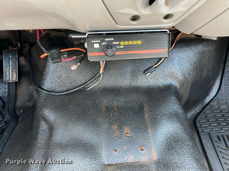 image for item DQ2062 2001 Ford F350 Super Duty  Crew Cab pickup truck