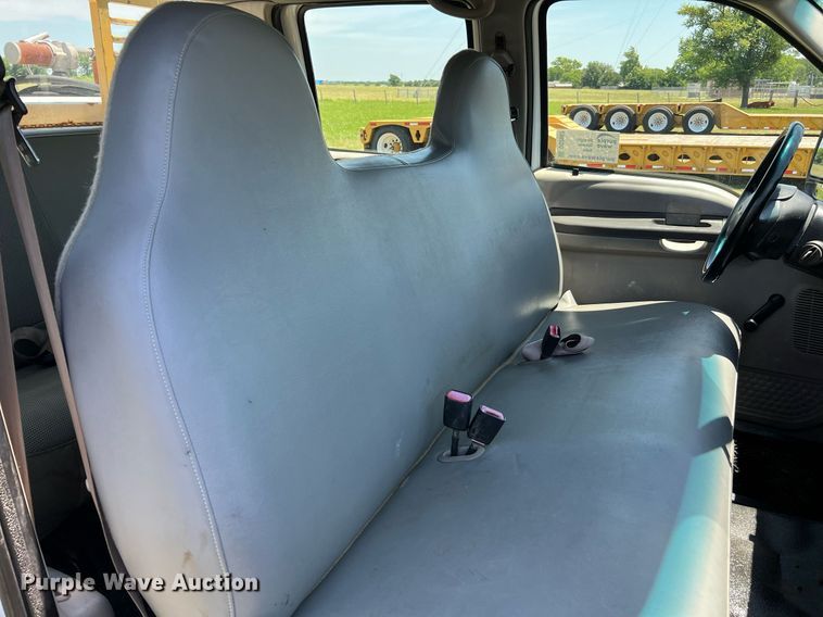 image for item DQ2062 2001 Ford F350 Super Duty  Crew Cab pickup truck