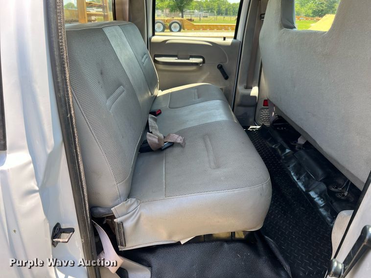 image for item DQ2062 2001 Ford F350 Super Duty  Crew Cab pickup truck