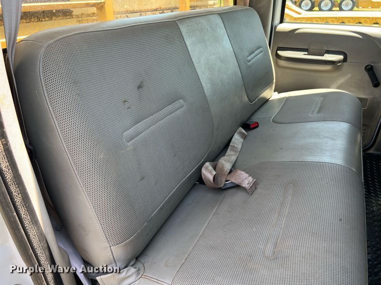 image for item DQ2062 2001 Ford F350 Super Duty  Crew Cab pickup truck