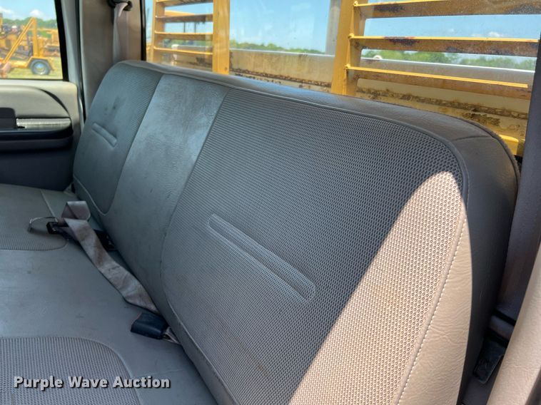 image for item DQ2062 2001 Ford F350 Super Duty  Crew Cab pickup truck