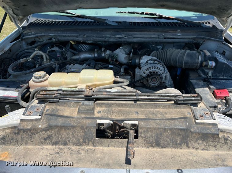 image for item DQ2062 2001 Ford F350 Super Duty  Crew Cab pickup truck