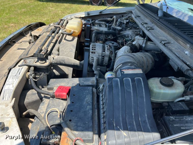 image for item DQ2062 2001 Ford F350 Super Duty  Crew Cab pickup truck