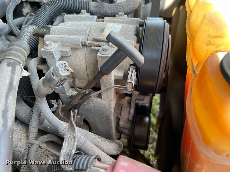 image for item DQ2062 2001 Ford F350 Super Duty  Crew Cab pickup truck