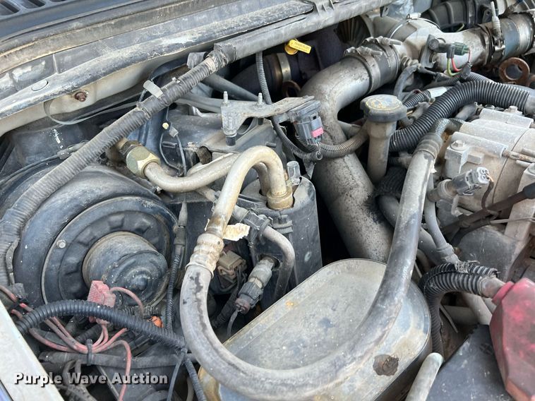 image for item DQ2062 2001 Ford F350 Super Duty  Crew Cab pickup truck