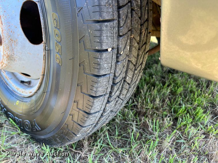 image for item DQ2062 2001 Ford F350 Super Duty  Crew Cab pickup truck