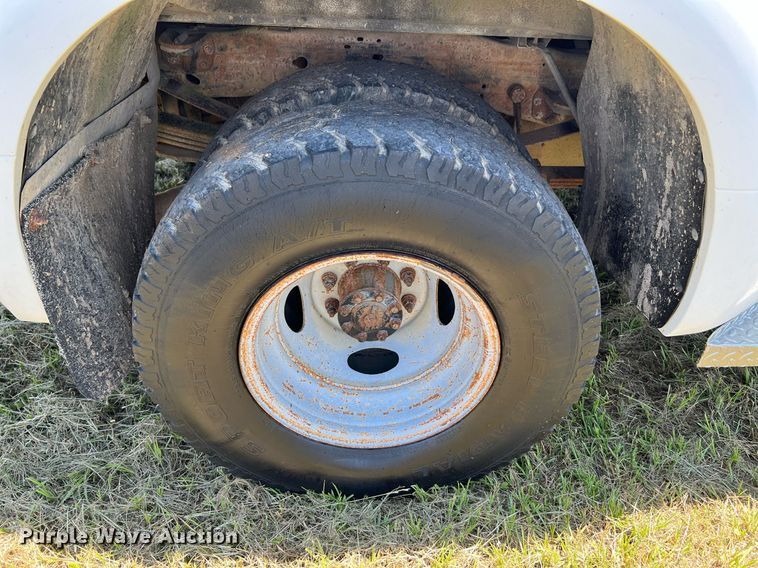 image for item DQ2062 2001 Ford F350 Super Duty  Crew Cab pickup truck