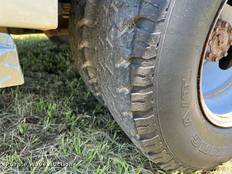 image for item DQ2062 2001 Ford F350 Super Duty  Crew Cab pickup truck