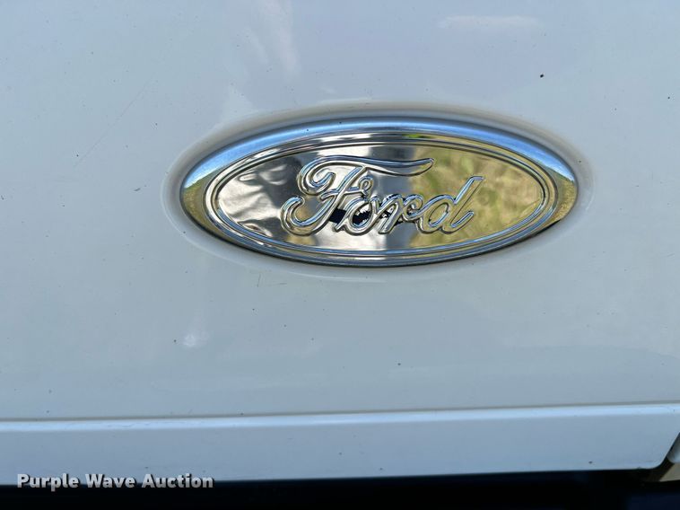 image for item DQ2062 2001 Ford F350 Super Duty  Crew Cab pickup truck