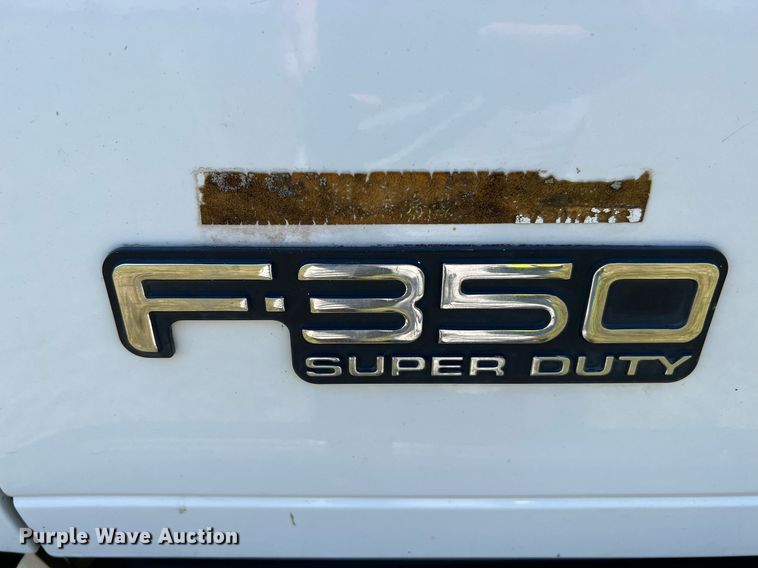 image for item DQ2062 2001 Ford F350 Super Duty  Crew Cab pickup truck