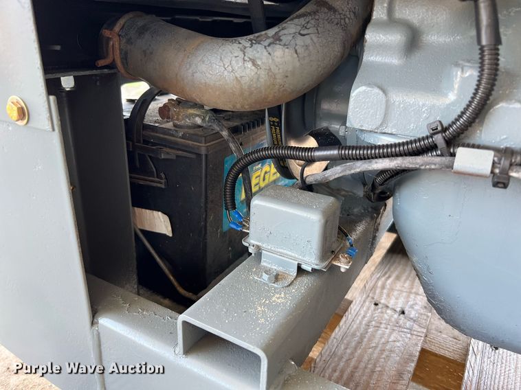 image for item DQ2063 Lincoln Shield-Arc SA-200  welder