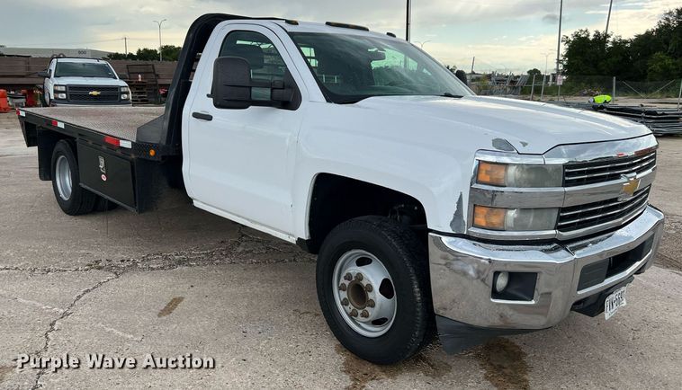 image for item DQ2067 2015 Chevrolet Silverado 3500HD  flatbed pickup truck