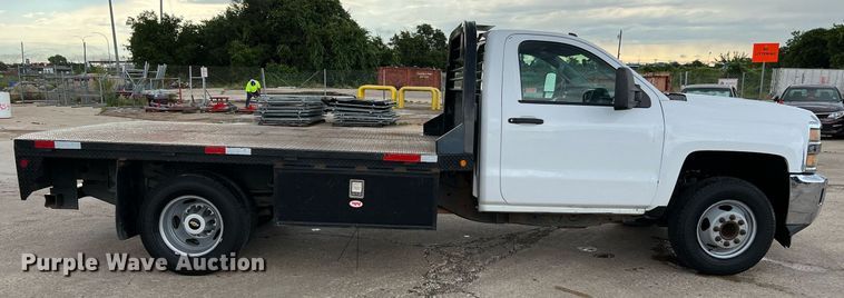 image for item DQ2067 2015 Chevrolet Silverado 3500HD  flatbed pickup truck