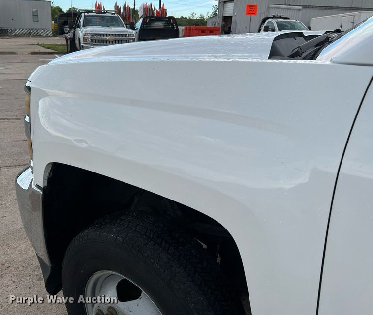 image for item DQ2067 2015 Chevrolet Silverado 3500HD  flatbed pickup truck