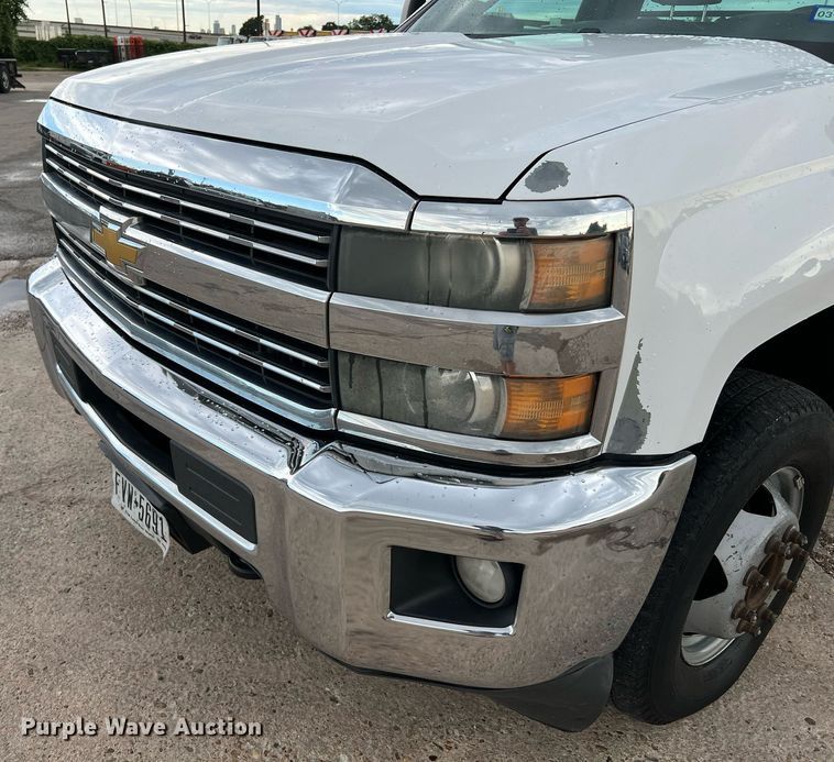 image for item DQ2067 2015 Chevrolet Silverado 3500HD  flatbed pickup truck