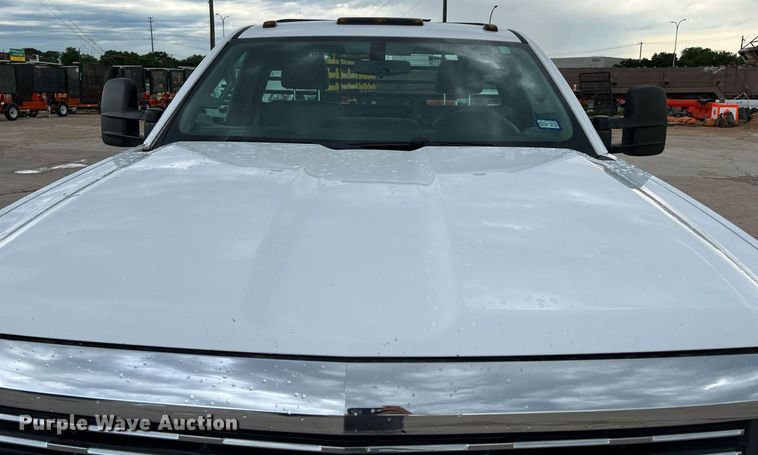 image for item DQ2067 2015 Chevrolet Silverado 3500HD  flatbed pickup truck