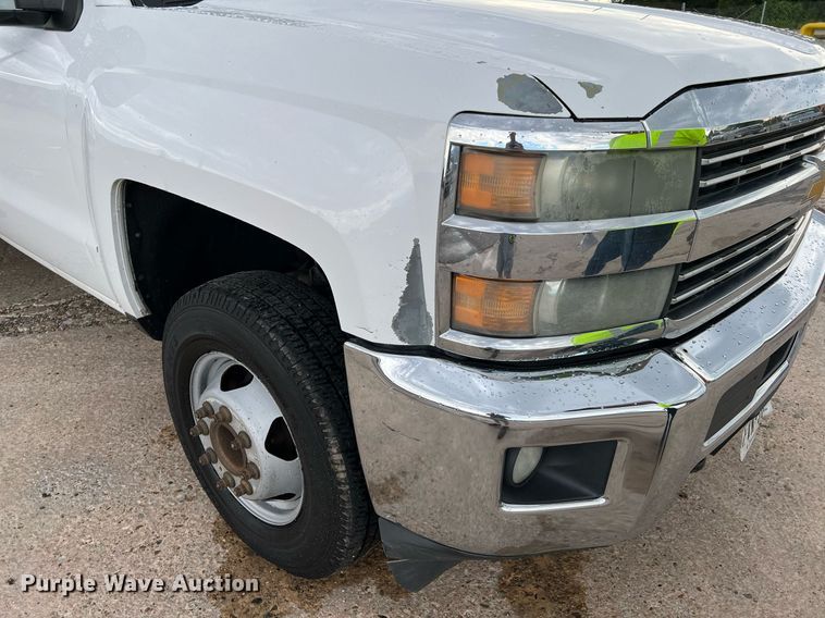 image for item DQ2067 2015 Chevrolet Silverado 3500HD  flatbed pickup truck