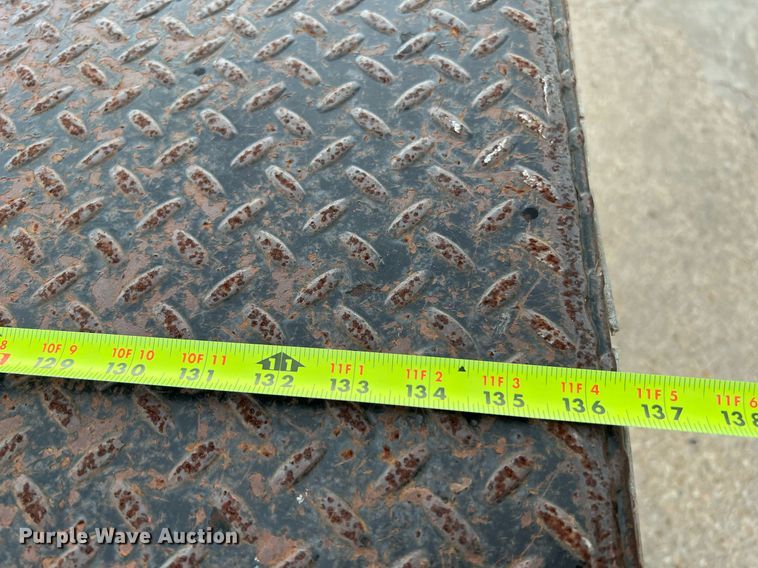 image for item DQ2067 2015 Chevrolet Silverado 3500HD  flatbed pickup truck