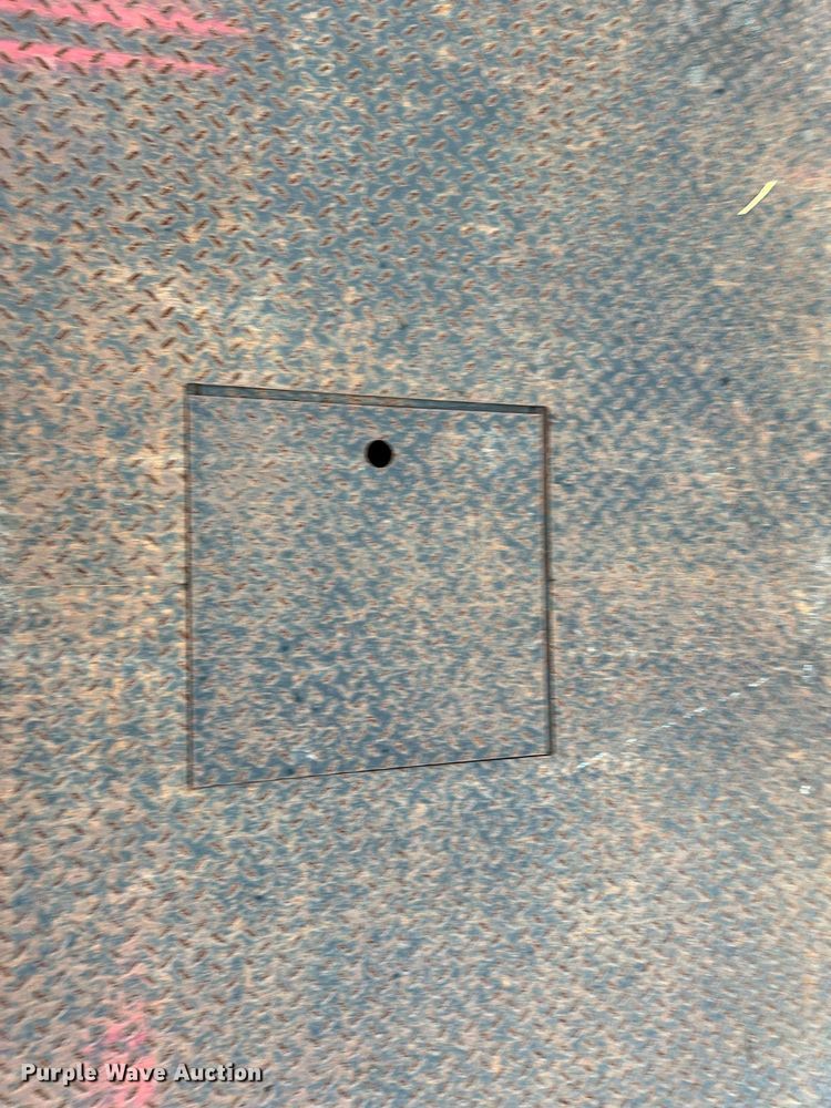 image for item DQ2067 2015 Chevrolet Silverado 3500HD  flatbed pickup truck