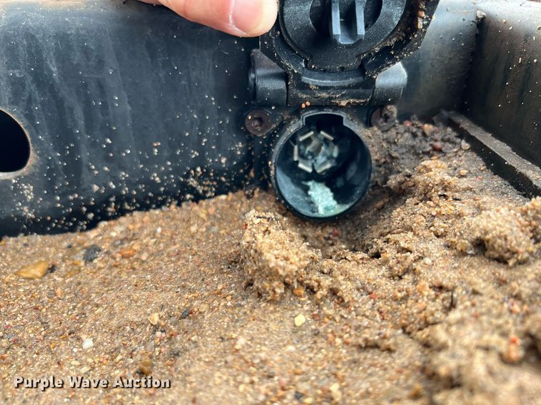 image for item DQ2067 2015 Chevrolet Silverado 3500HD  flatbed pickup truck