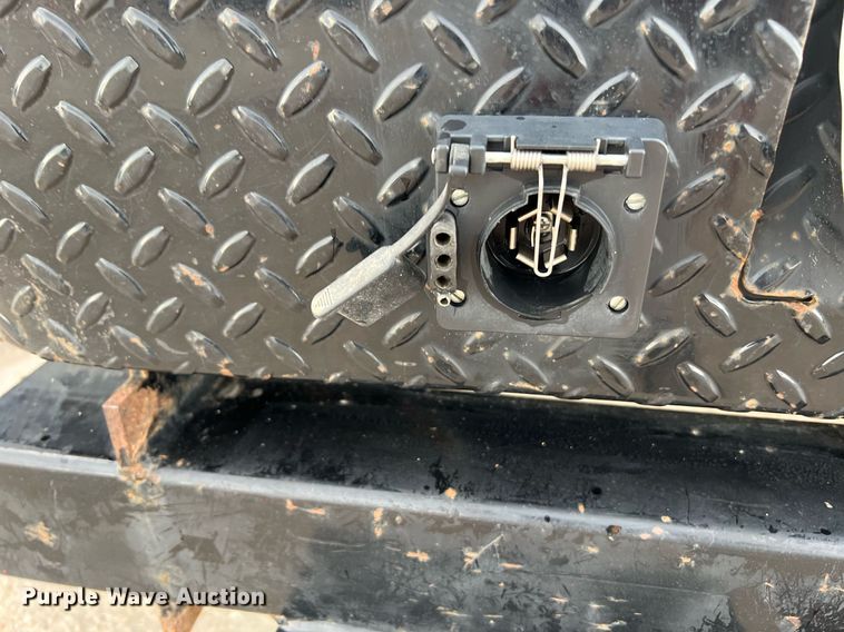 image for item DQ2067 2015 Chevrolet Silverado 3500HD  flatbed pickup truck