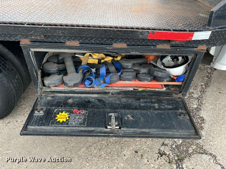 image for item DQ2067 2015 Chevrolet Silverado 3500HD  flatbed pickup truck