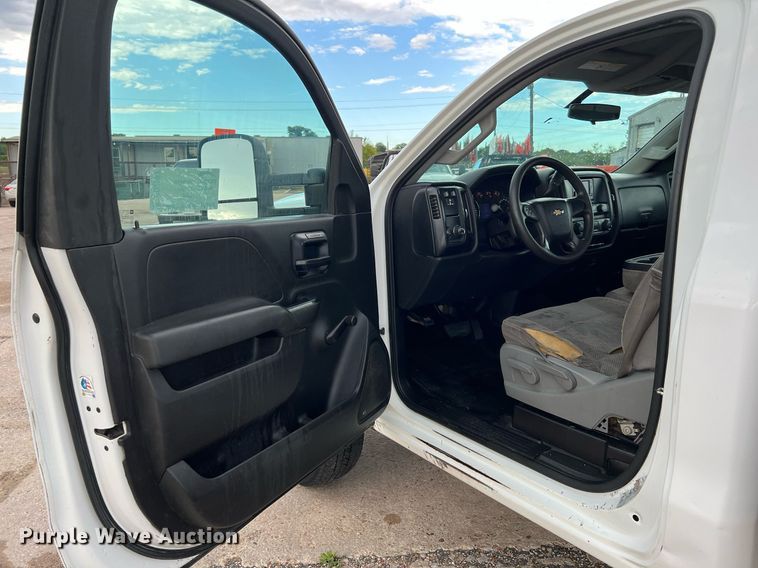 image for item DQ2067 2015 Chevrolet Silverado 3500HD  flatbed pickup truck