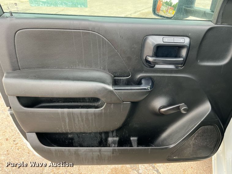 image for item DQ2067 2015 Chevrolet Silverado 3500HD  flatbed pickup truck