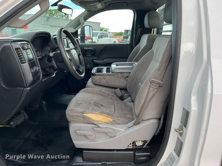 image for item DQ2067 2015 Chevrolet Silverado 3500HD  flatbed pickup truck