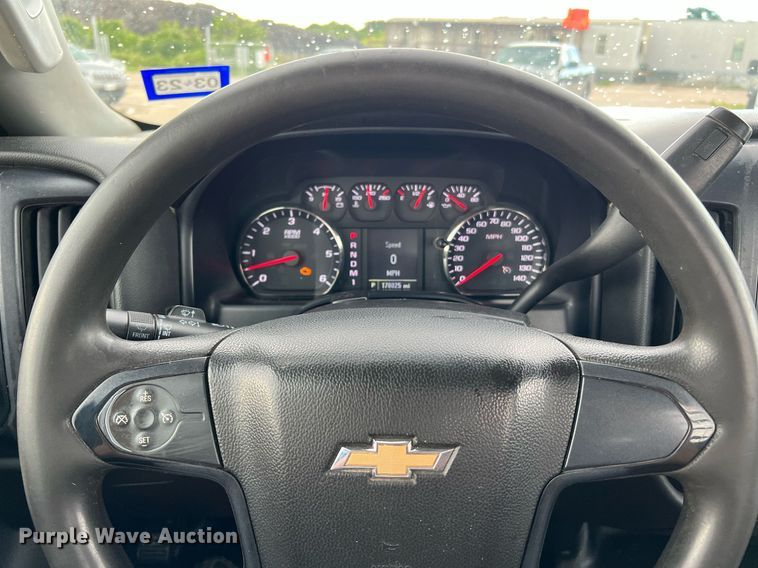 image for item DQ2067 2015 Chevrolet Silverado 3500HD  flatbed pickup truck