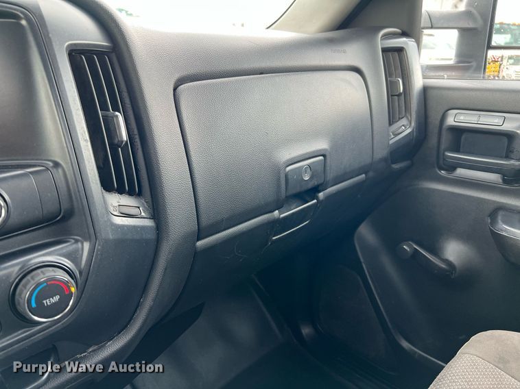 image for item DQ2067 2015 Chevrolet Silverado 3500HD  flatbed pickup truck