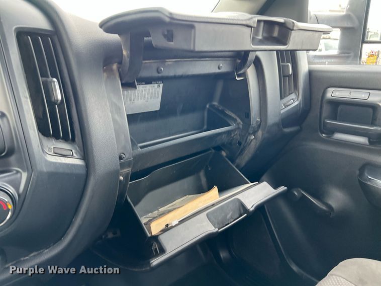 image for item DQ2067 2015 Chevrolet Silverado 3500HD  flatbed pickup truck