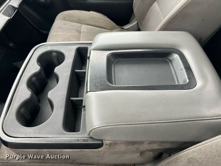 image for item DQ2067 2015 Chevrolet Silverado 3500HD  flatbed pickup truck