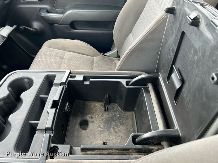 image for item DQ2067 2015 Chevrolet Silverado 3500HD  flatbed pickup truck