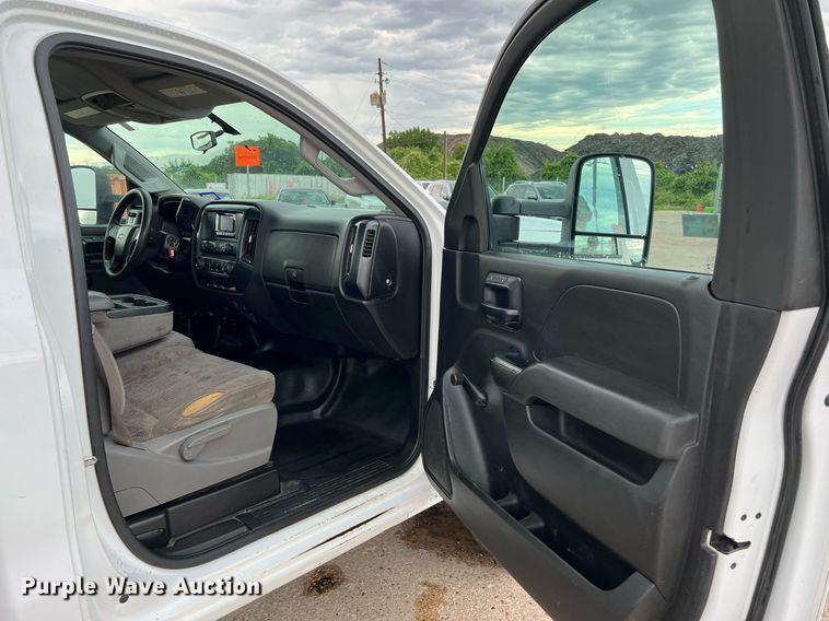 image for item DQ2067 2015 Chevrolet Silverado 3500HD  flatbed pickup truck