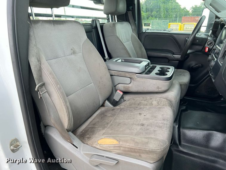 image for item DQ2067 2015 Chevrolet Silverado 3500HD  flatbed pickup truck