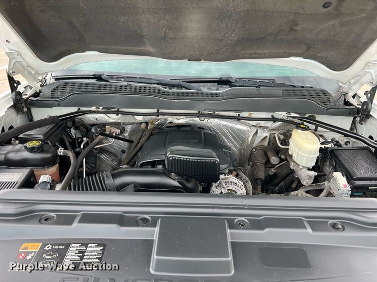 image for item DQ2067 2015 Chevrolet Silverado 3500HD  flatbed pickup truck