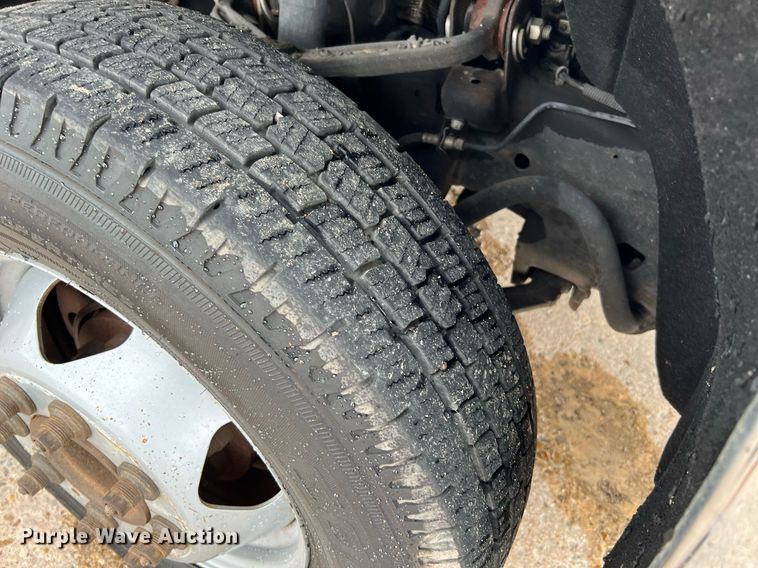 image for item DQ2067 2015 Chevrolet Silverado 3500HD  flatbed pickup truck