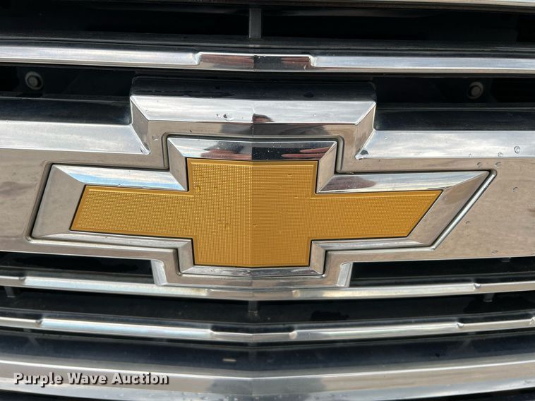 image for item DQ2067 2015 Chevrolet Silverado 3500HD  flatbed pickup truck