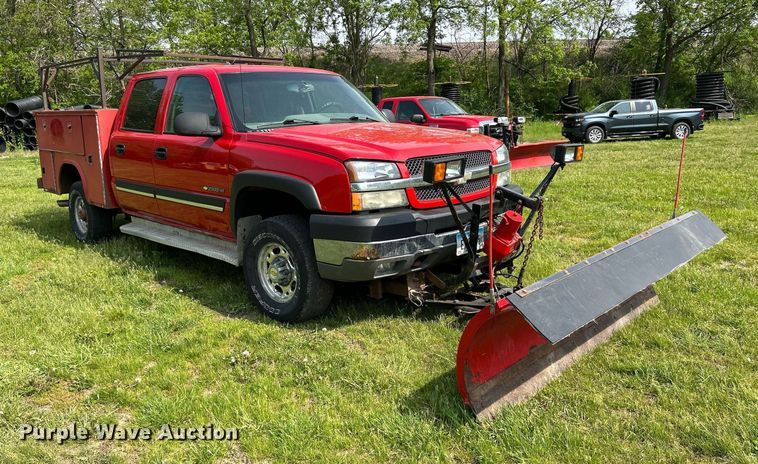 image for item DR4625 2003 Chevrolet Silverado 2500HD  Crew Cab utility bed pickup truck