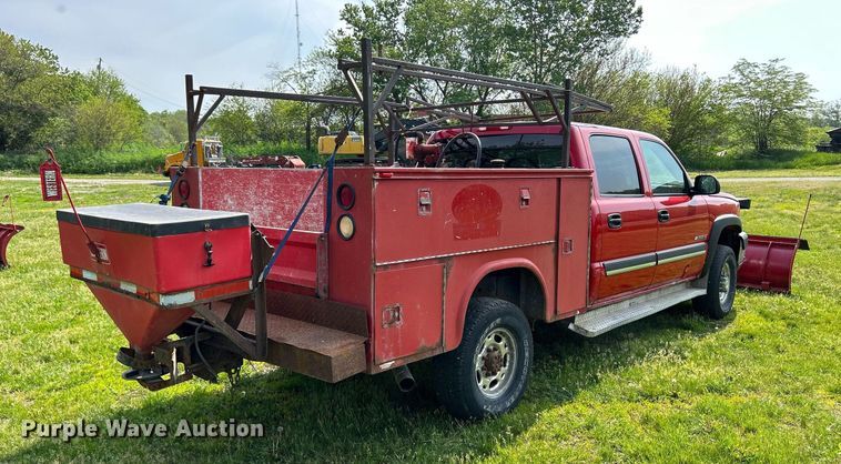 image for item DR4625 2003 Chevrolet Silverado 2500HD  Crew Cab utility bed pickup truck