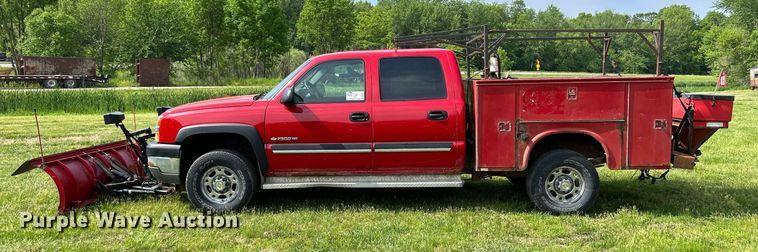 image for item DR4625 2003 Chevrolet Silverado 2500HD  Crew Cab utility bed pickup truck