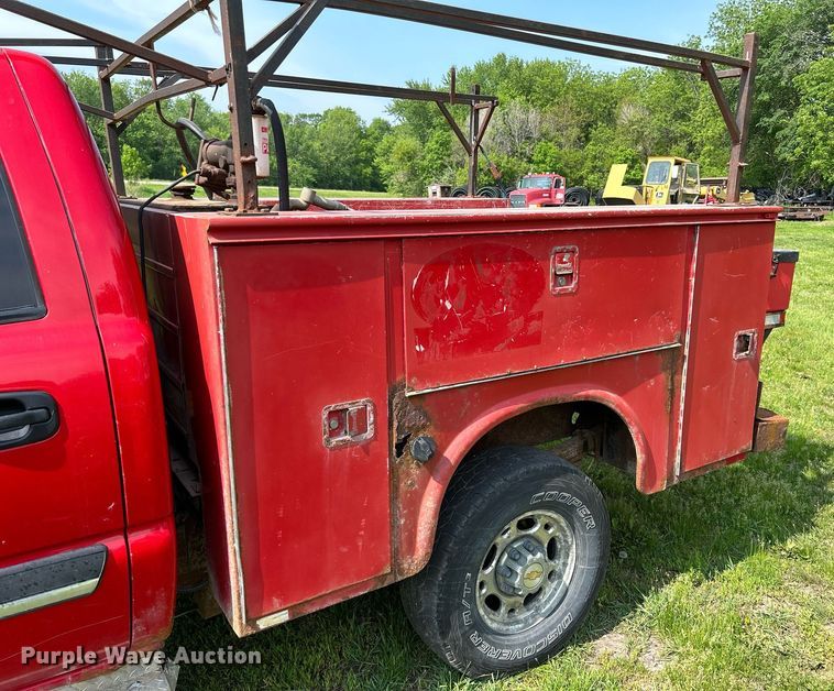 image for item DR4625 2003 Chevrolet Silverado 2500HD  Crew Cab utility bed pickup truck