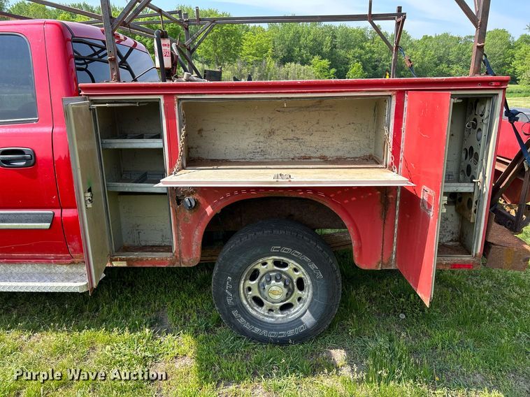 image for item DR4625 2003 Chevrolet Silverado 2500HD  Crew Cab utility bed pickup truck
