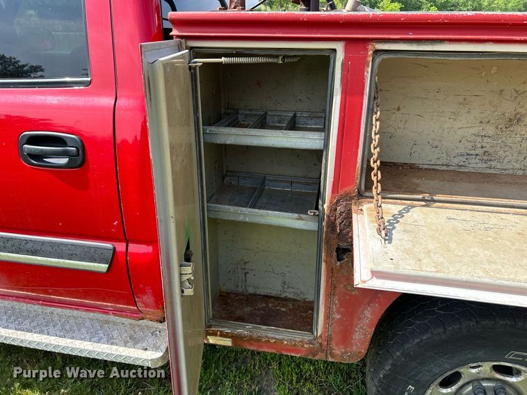 image for item DR4625 2003 Chevrolet Silverado 2500HD  Crew Cab utility bed pickup truck