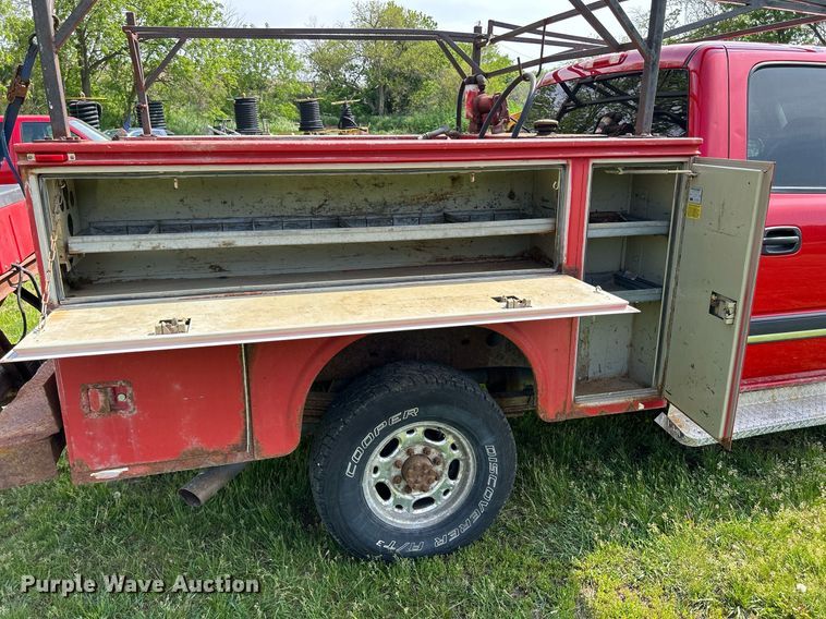 image for item DR4625 2003 Chevrolet Silverado 2500HD  Crew Cab utility bed pickup truck