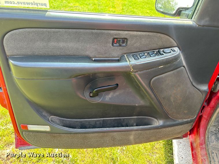 image for item DR4625 2003 Chevrolet Silverado 2500HD  Crew Cab utility bed pickup truck