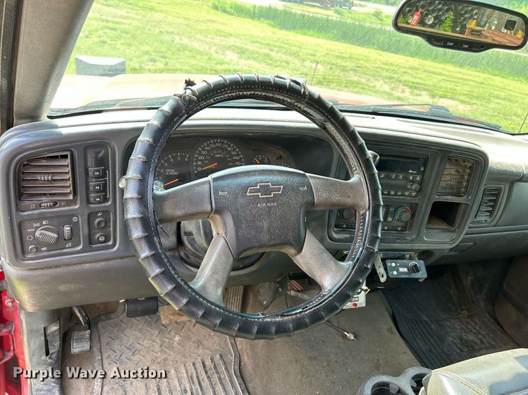 image for item DR4625 2003 Chevrolet Silverado 2500HD  Crew Cab utility bed pickup truck