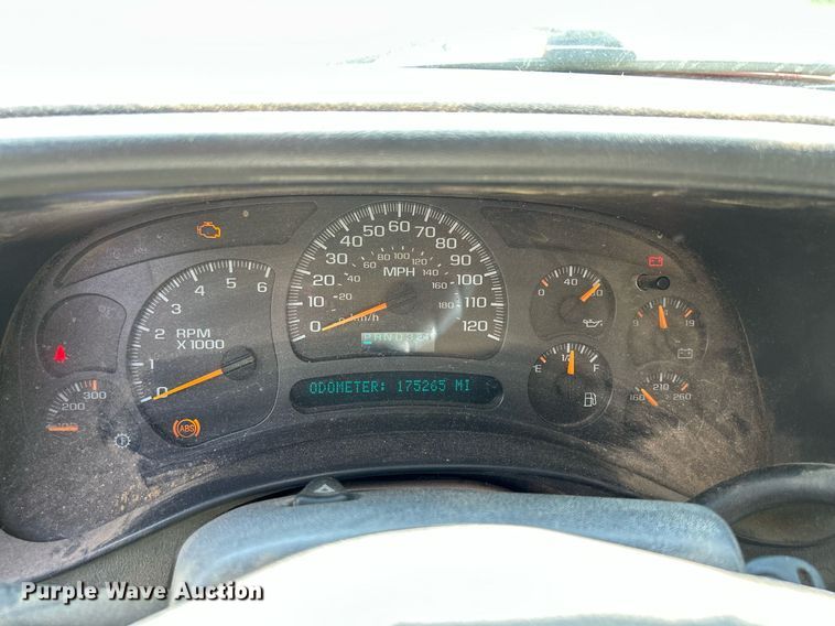 image for item DR4625 2003 Chevrolet Silverado 2500HD  Crew Cab utility bed pickup truck