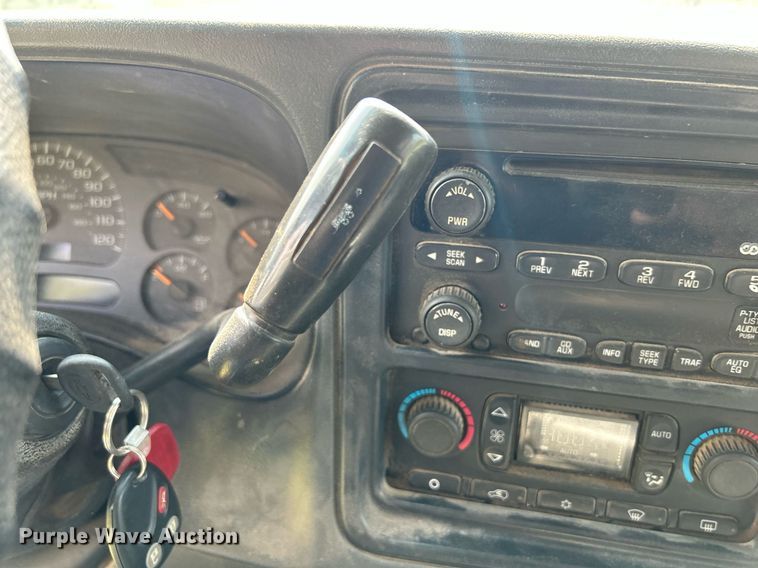 image for item DR4625 2003 Chevrolet Silverado 2500HD  Crew Cab utility bed pickup truck